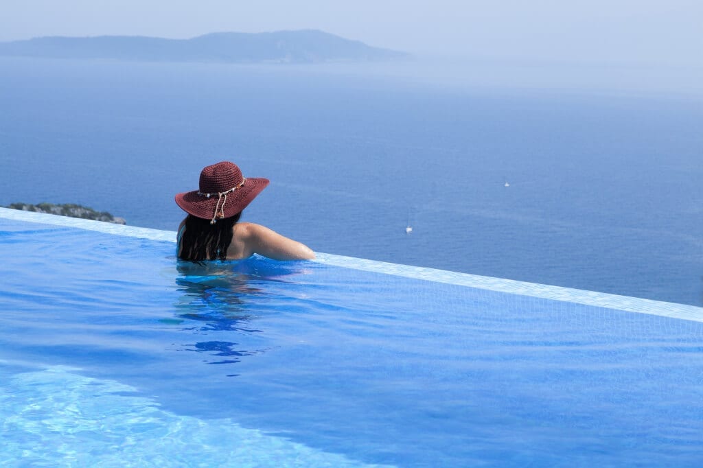 Infinity pool